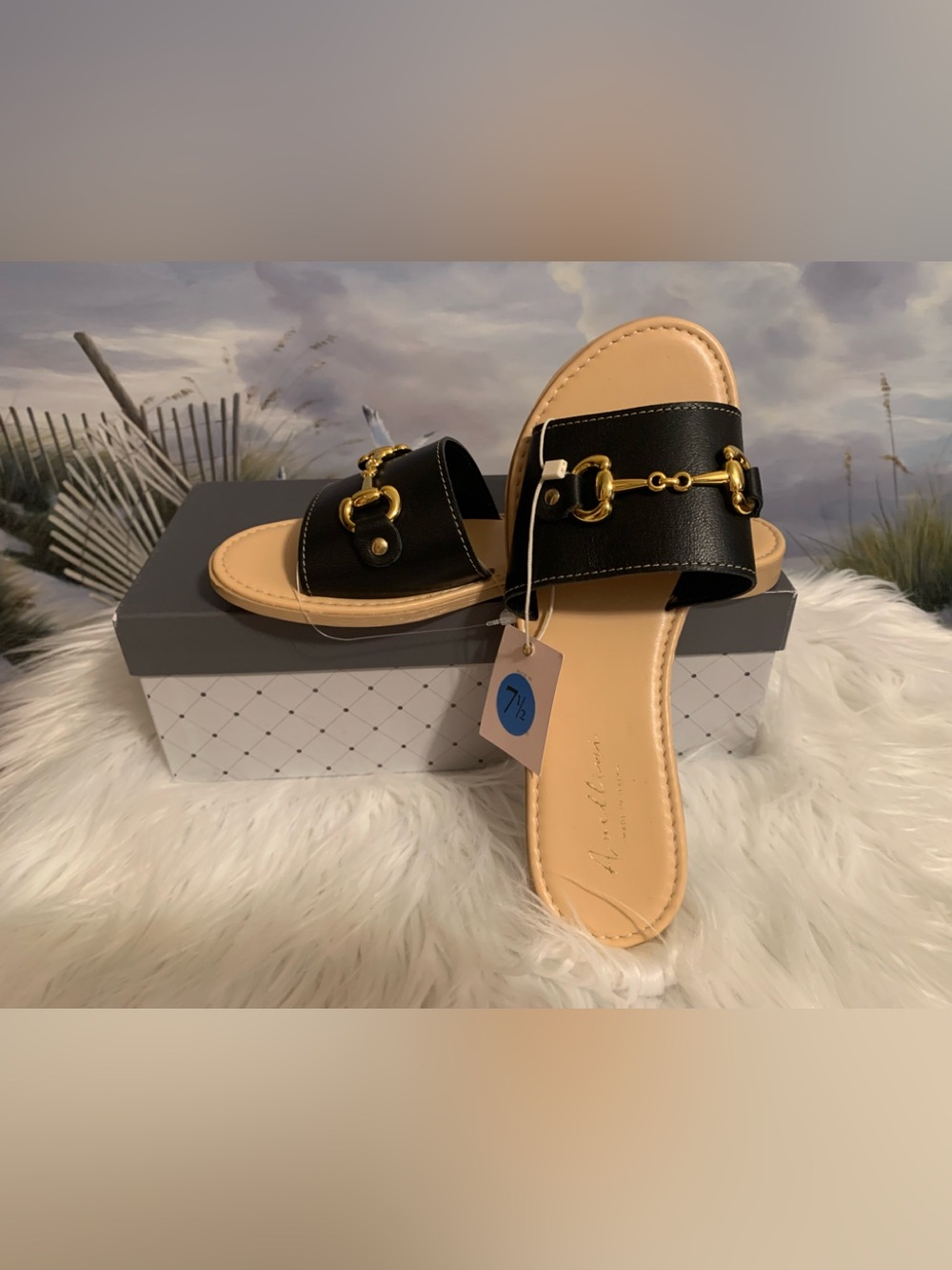 AVELLINI ladies, black leather flat sandal in size(38)  7 1/2 NIB NWT
